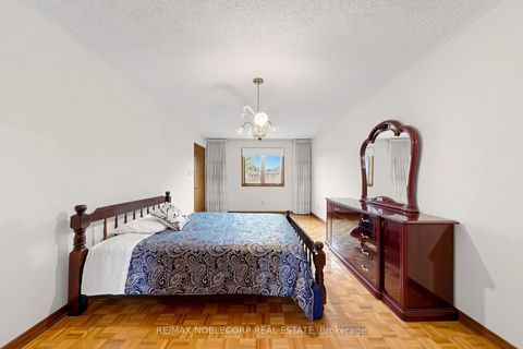 Photo 19 at 162 Venetian Crescent, East Woodbridge, Vaughan