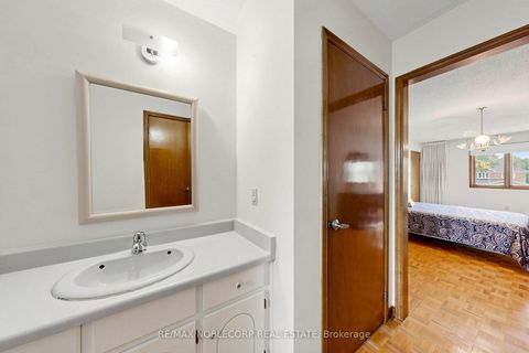 Photo 21 at 162 Venetian Crescent, East Woodbridge, Vaughan