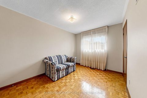 Photo 25 at 162 Venetian Crescent, East Woodbridge, Vaughan