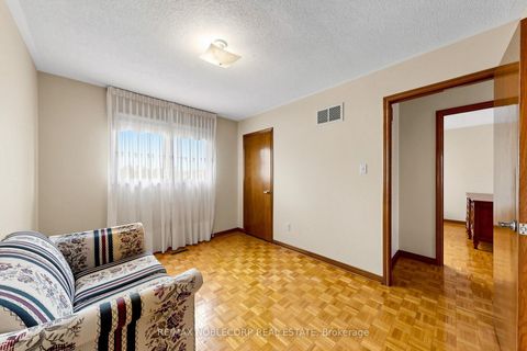 Photo 26 at 162 Venetian Crescent, East Woodbridge, Vaughan