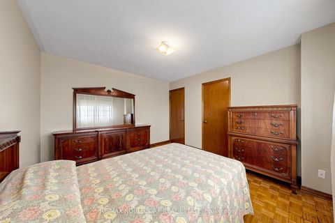 Photo 28 at 162 Venetian Crescent, East Woodbridge, Vaughan