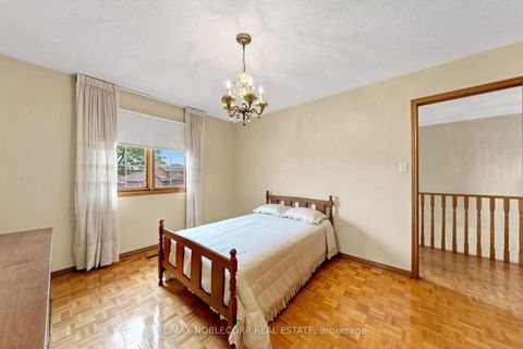 Photo 29 at 162 Venetian Crescent, East Woodbridge, Vaughan