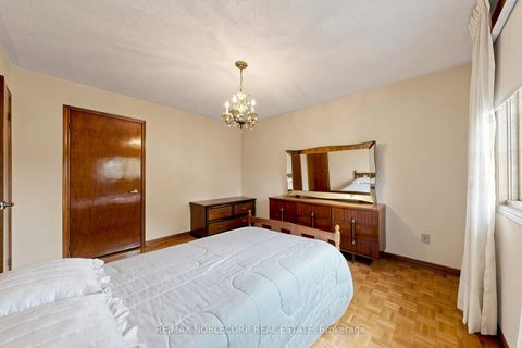 Photo 30 at 162 Venetian Crescent, East Woodbridge, Vaughan