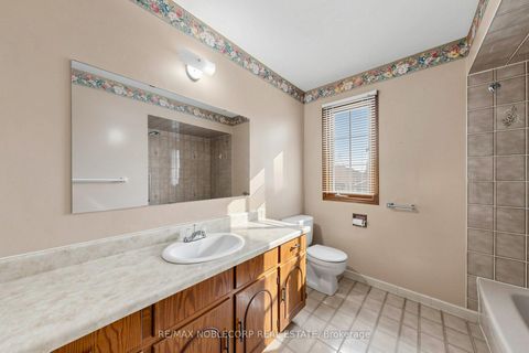 Photo 31 at 162 Venetian Crescent, East Woodbridge, Vaughan