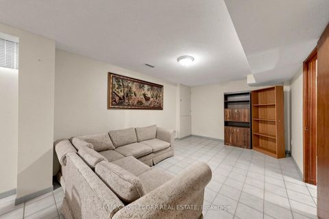 Photo 34 at 162 Venetian Crescent, East Woodbridge, Vaughan