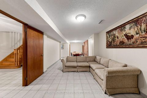 Photo 35 at 162 Venetian Crescent, East Woodbridge, Vaughan