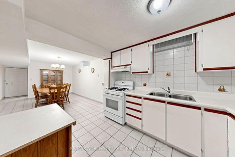 Photo 38 at 162 Venetian Crescent, East Woodbridge, Vaughan