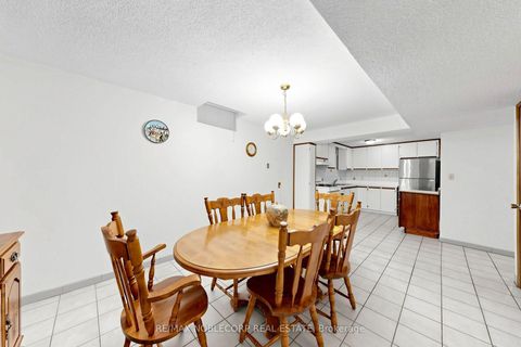 Photo 39 at 162 Venetian Crescent, East Woodbridge, Vaughan