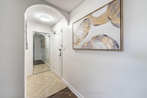 Photo 7 at 809 - 10 Edgecliffe Golfway, Flemingdon Park, Toronto