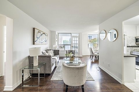 Photo 9 at 809 - 10 Edgecliffe Golfway, Flemingdon Park, Toronto