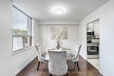 Photo 14 at 809 - 10 Edgecliffe Golfway, Flemingdon Park, Toronto