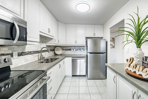 Photo 15 at 809 - 10 Edgecliffe Golfway, Flemingdon Park, Toronto
