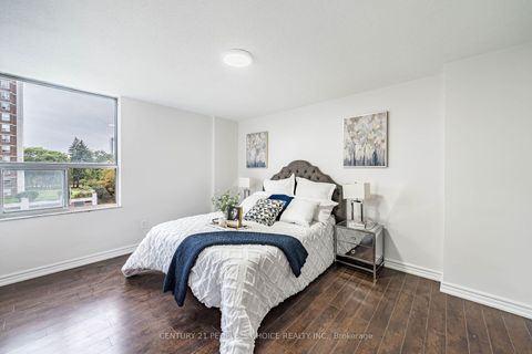 Photo 20 at 809 - 10 Edgecliffe Golfway, Flemingdon Park, Toronto