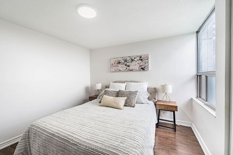 Photo 21 at 809 - 10 Edgecliffe Golfway, Flemingdon Park, Toronto