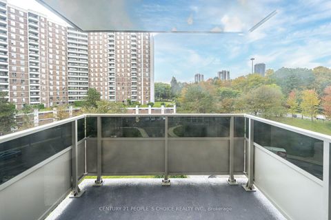 Photo 25 at 809 - 10 Edgecliffe Golfway, Flemingdon Park, Toronto