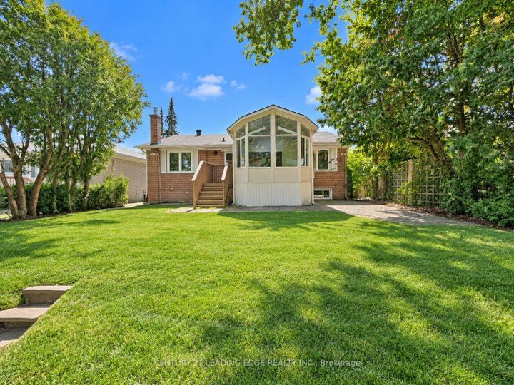 Photo 1 at 39 Sumner Heights Drive, Bayview Village, Toronto