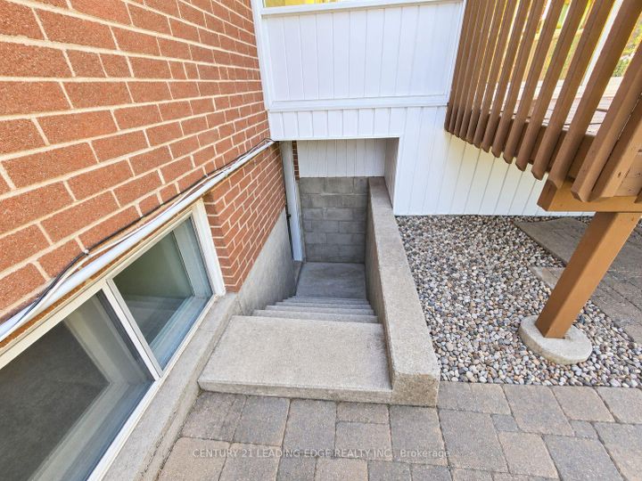 Photo 2 at 39 Sumner Heights Drive, Bayview Village, Toronto