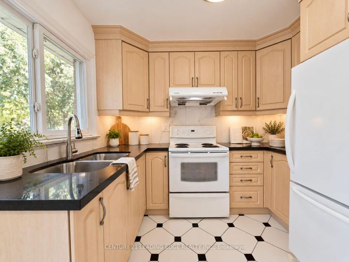 Photo 13 at 39 Sumner Heights Drive, Bayview Village, Toronto