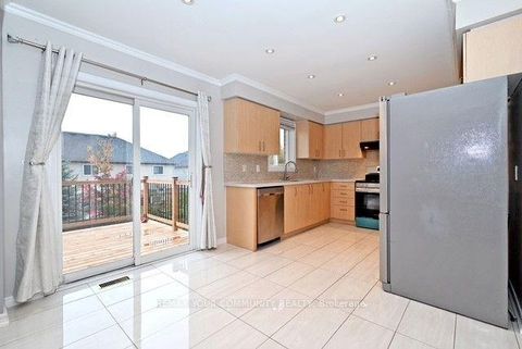 Photo 9 at 73 Laurendale Avenue, Keswick South, Georgina
