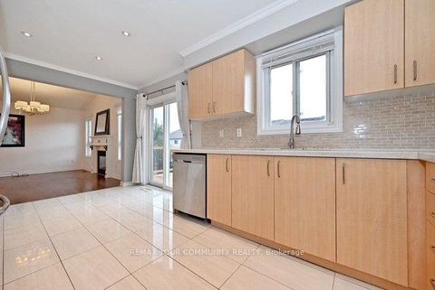 Photo 12 at 73 Laurendale Avenue, Keswick South, Georgina