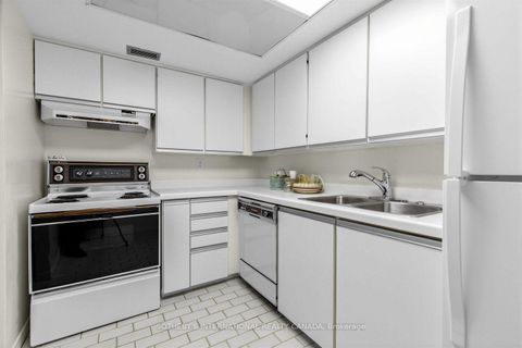Photo 5 at PH6 - 360 Bloor Street E, Moore Park, Toronto