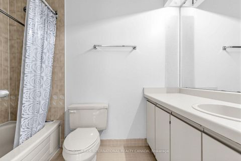 Photo 9 at PH6 - 360 Bloor Street E, Moore Park, Toronto