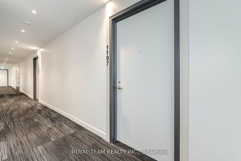 Photo 3 at 1107 - 185 Alberta Avenue, Oakwood Village, Toronto