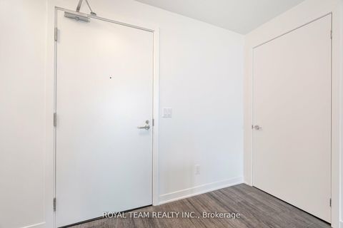 Photo 4 at 1107 - 185 Alberta Avenue, Oakwood Village, Toronto