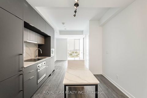 Photo 11 at 1107 - 185 Alberta Avenue, Oakwood Village, Toronto