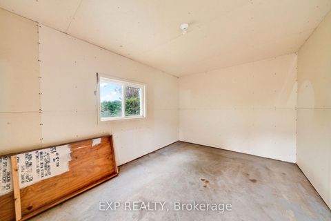 Photo 11 at 607 Duclos Point Road, Pefferlaw, Georgina