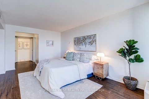 Photo 14 at 2009 - 2045 Lake Shore Boulevard W, Mimico, Toronto