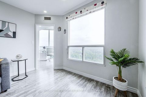 Photo 7 at 1911 - 5 Concorde Place, Don Mills, Toronto