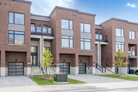 Photo 2 at 138 Danielle Moore Circle, Bendale, Toronto
