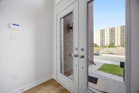 Photo 4 at 138 Danielle Moore Circle, Bendale, Toronto