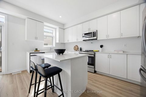 Photo 14 at 138 Danielle Moore Circle, Bendale, Toronto
