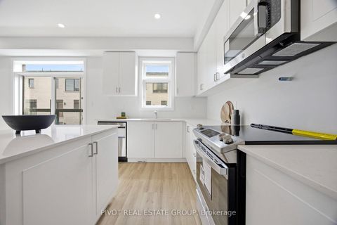 Photo 15 at 138 Danielle Moore Circle, Bendale, Toronto