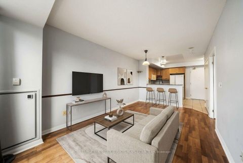 Photo 2 at 103 - 1801 Bayview Avenue, Leaside, Toronto