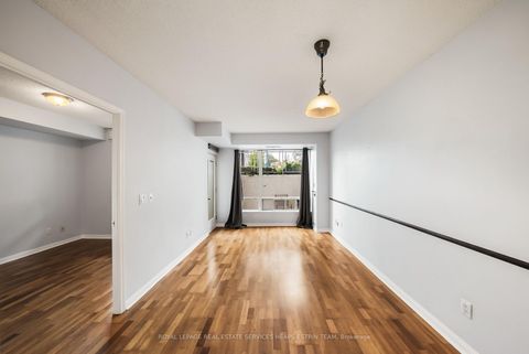 Photo 4 at 103 - 1801 Bayview Avenue, Leaside, Toronto
