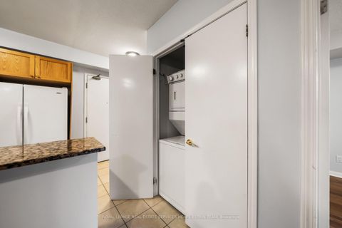 Photo 11 at 103 - 1801 Bayview Avenue, Leaside, Toronto