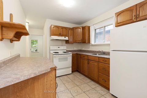 Photo 3 at 31 Thora Avenue, Oakridge, Toronto