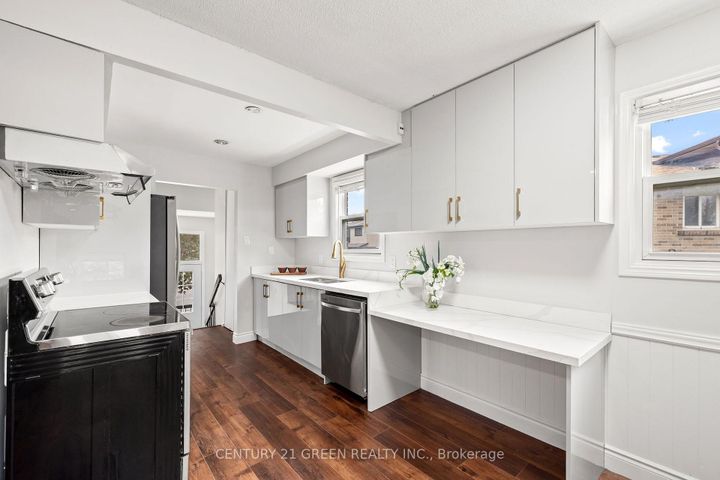 Photo 7 at 15 Lady Stewart Boulevard, Westgate, Brampton