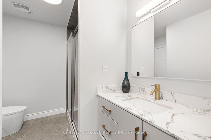 Photo 16 at 15 Lady Stewart Boulevard, Westgate, Brampton