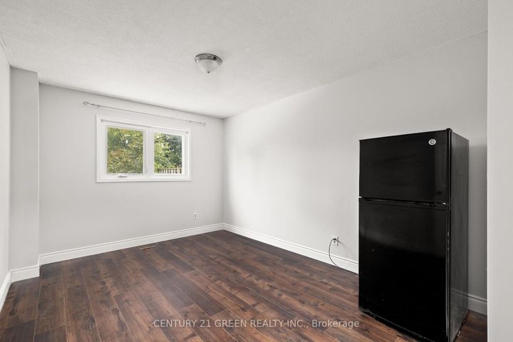 Photo 20 at 15 Lady Stewart Boulevard, Westgate, Brampton