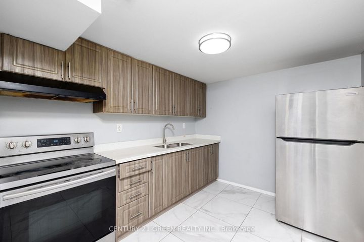 Photo 24 at 15 Lady Stewart Boulevard, Westgate, Brampton