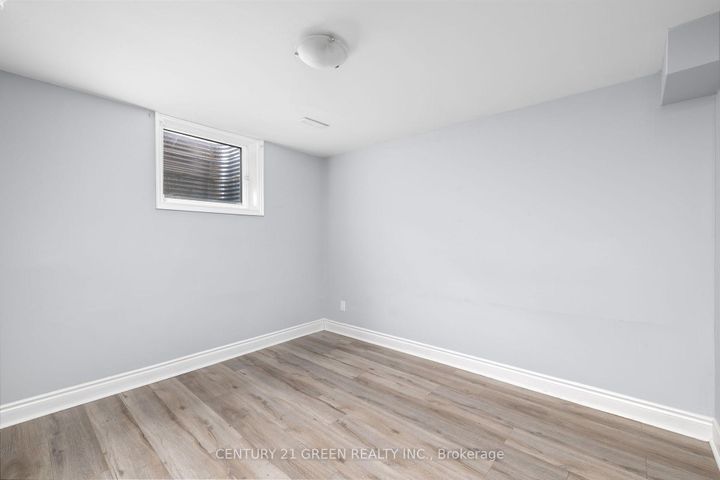Photo 25 at 15 Lady Stewart Boulevard, Westgate, Brampton