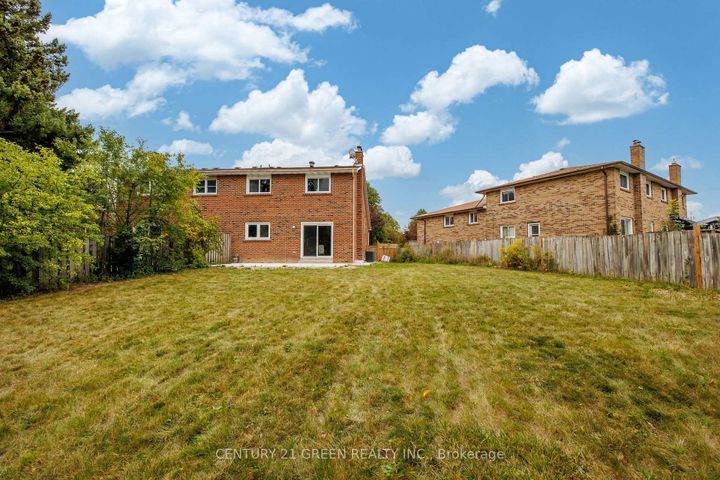 Photo 30 at 15 Lady Stewart Boulevard, Westgate, Brampton