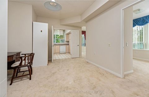 Photo 2 at 104 - 2800 Warden Avenue, L'Amoreaux, Toronto