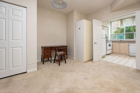 Photo 3 at 104 - 2800 Warden Avenue, L'Amoreaux, Toronto