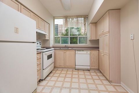 Photo 5 at 104 - 2800 Warden Avenue, L'Amoreaux, Toronto