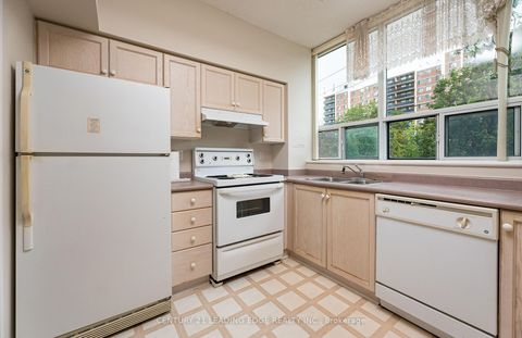 Photo 6 at 104 - 2800 Warden Avenue, L'Amoreaux, Toronto